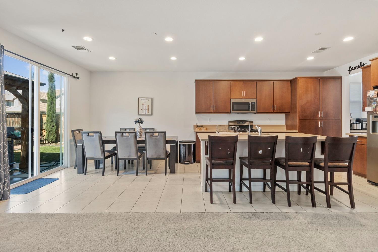 Detail Gallery Image 9 of 29 For 20744 Fairway Dr, Patterson,  CA 95363 - 5 Beds | 3/1 Baths
