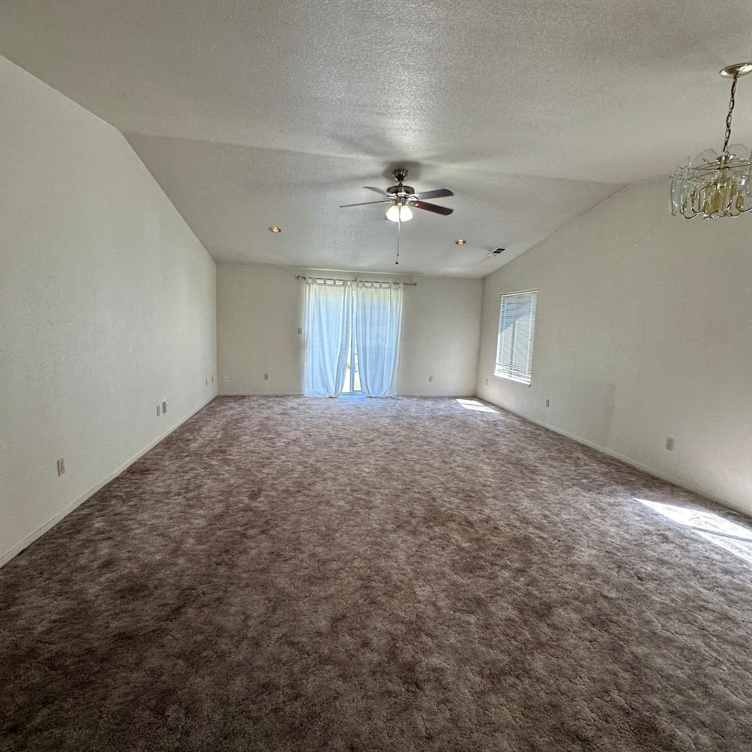 Detail Gallery Image 7 of 23 For 2316 Thaddeous Ct, Escalon,  CA 95320 - 3 Beds | 2/1 Baths