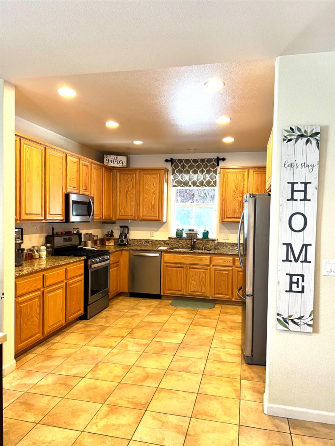 Detail Gallery Image 7 of 18 For 4223 Dardanelles St, Sacramento,  CA 95834 - 4 Beds | 2/1 Baths