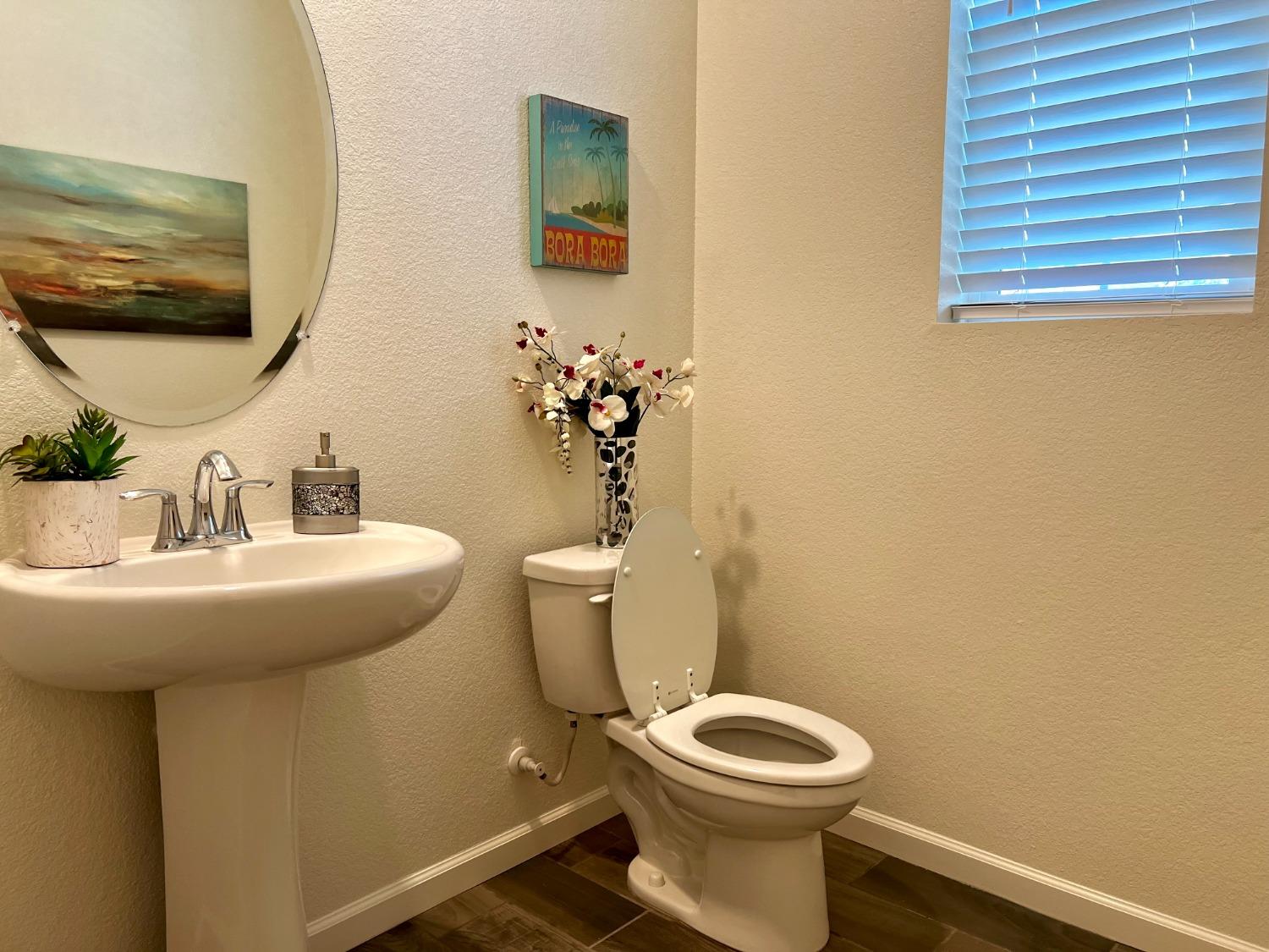 Detail Gallery Image 9 of 29 For 2542 Natomas Crossing Dr, Sacramento,  CA 95834 - 3 Beds | 2/1 Baths