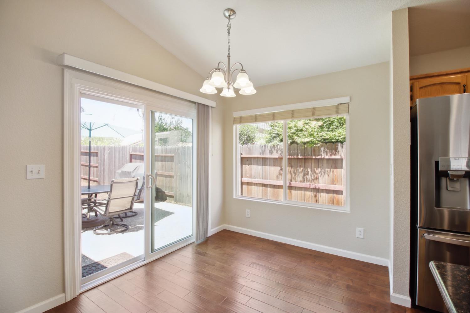 Detail Gallery Image 21 of 57 For 10092 Teddington Way, Elk Grove,  CA 95624 - 3 Beds | 2 Baths