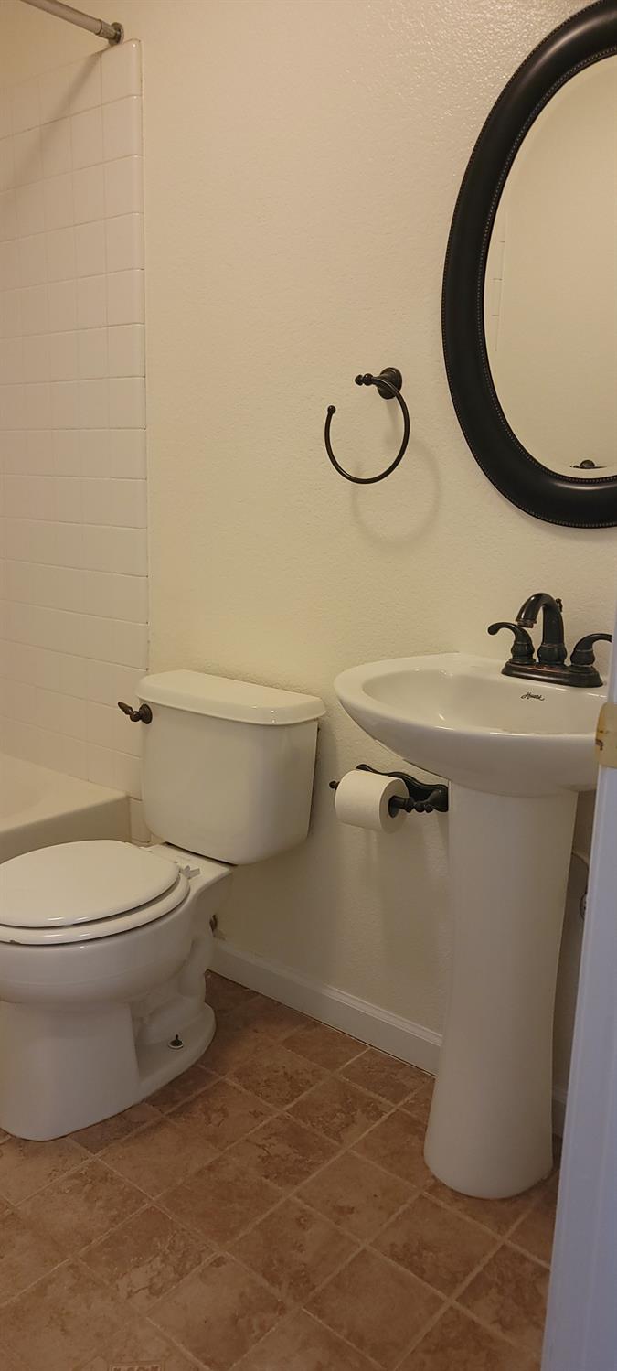 Detail Gallery Image 13 of 13 For 8239 Leesburg Way, Elk Grove,  CA 95624 - 3 Beds | 2 Baths