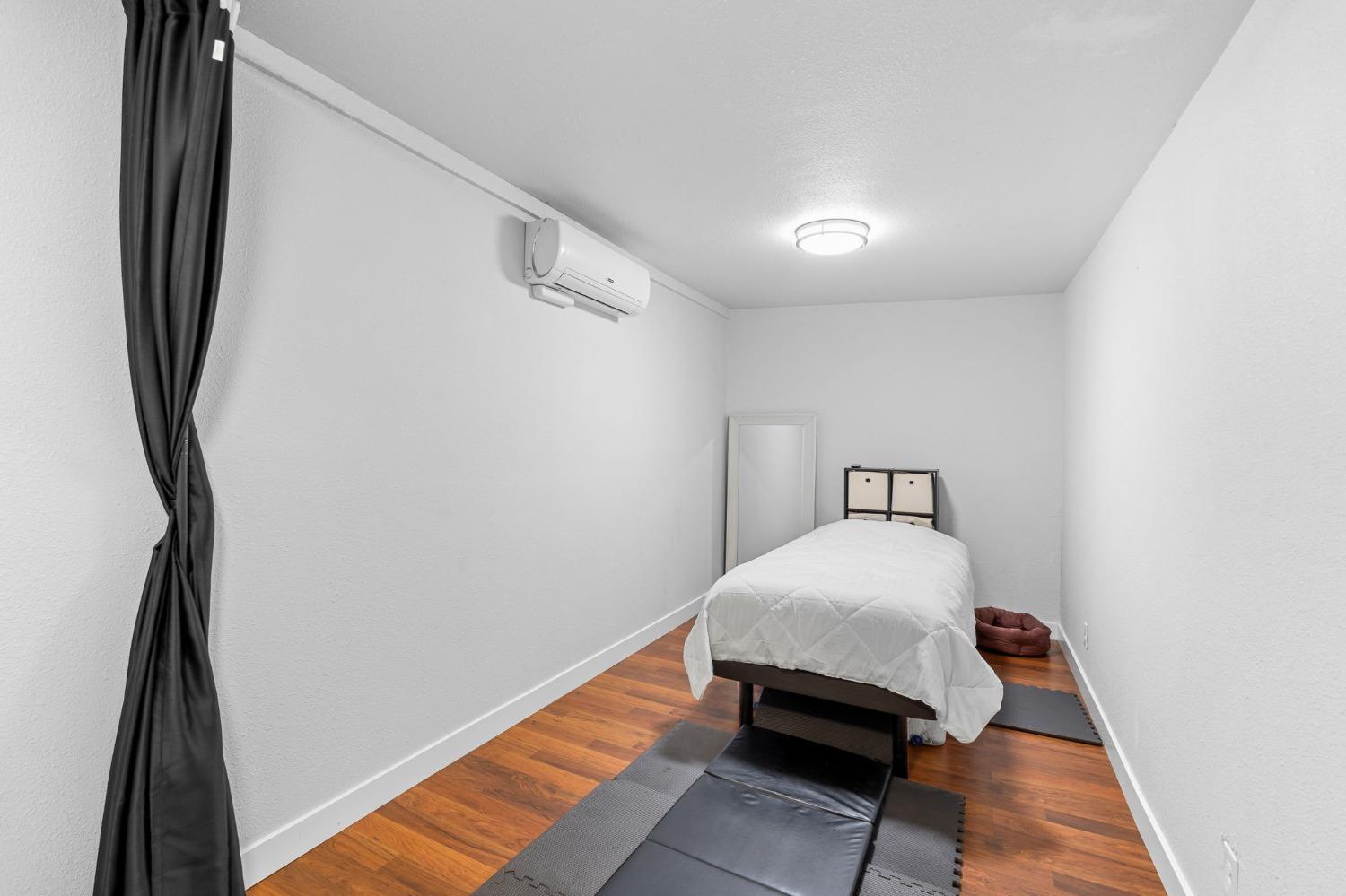 Detail Gallery Image 11 of 31 For 2604 Fairfield St, Sacramento,  CA 95815 - 2 Beds | 1 Baths