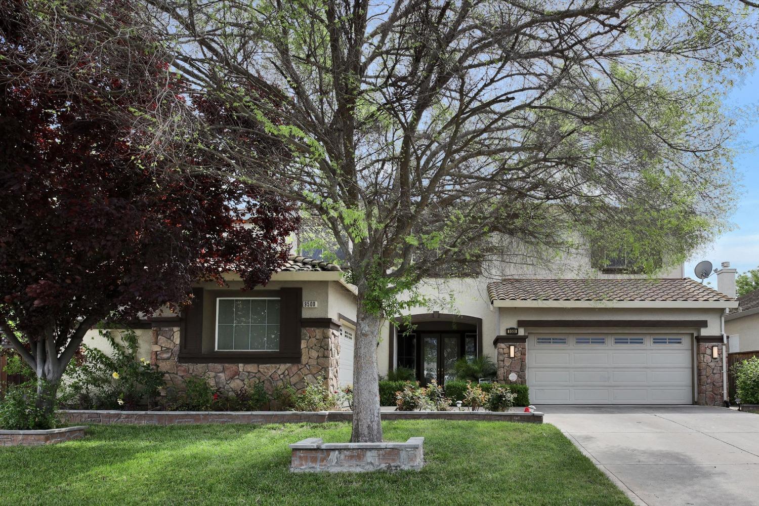 Detail Gallery Image 2 of 65 For 9500 Chicory Field Way, Elk Grove,  CA 95624 - 5 Beds | 4 Baths
