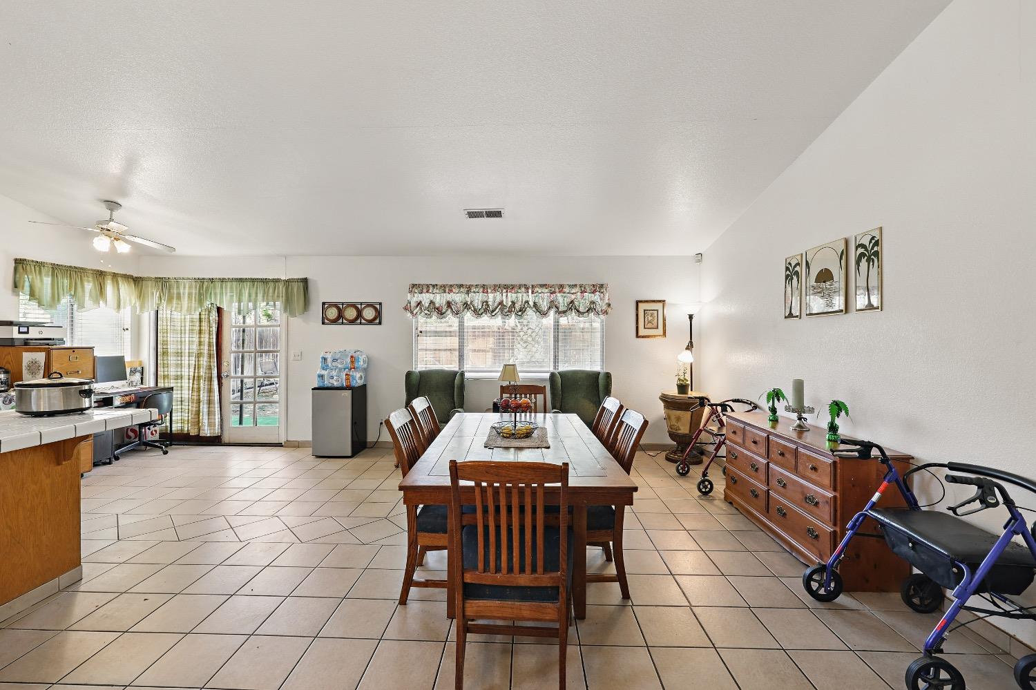 Detail Gallery Image 8 of 24 For 1482 Pintail Cir, Los Banos,  CA 93635 - 3 Beds | 2 Baths