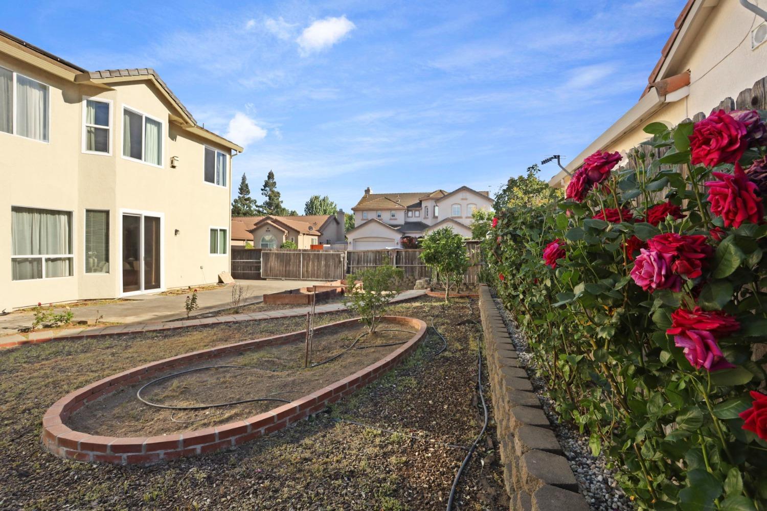 Detail Gallery Image 59 of 65 For 9572 Crystal Water Way, Elk Grove,  CA 95624 - 6 Beds | 4/1 Baths
