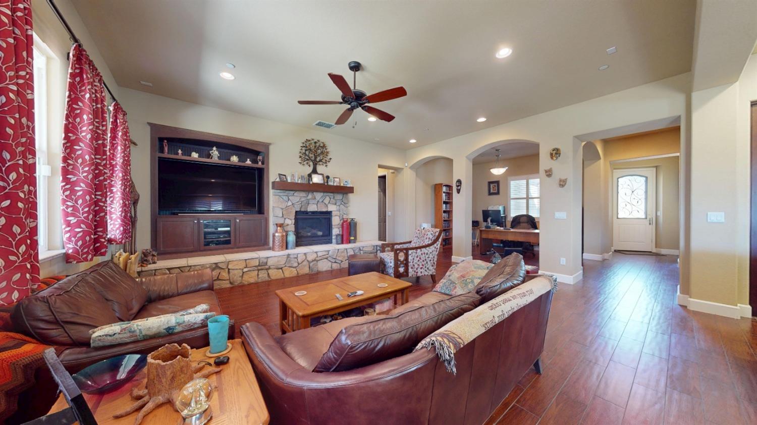 Detail Gallery Image 6 of 35 For 804 Freedom Point Way, Manteca,  CA 95336 - 3 Beds | 2/1 Baths