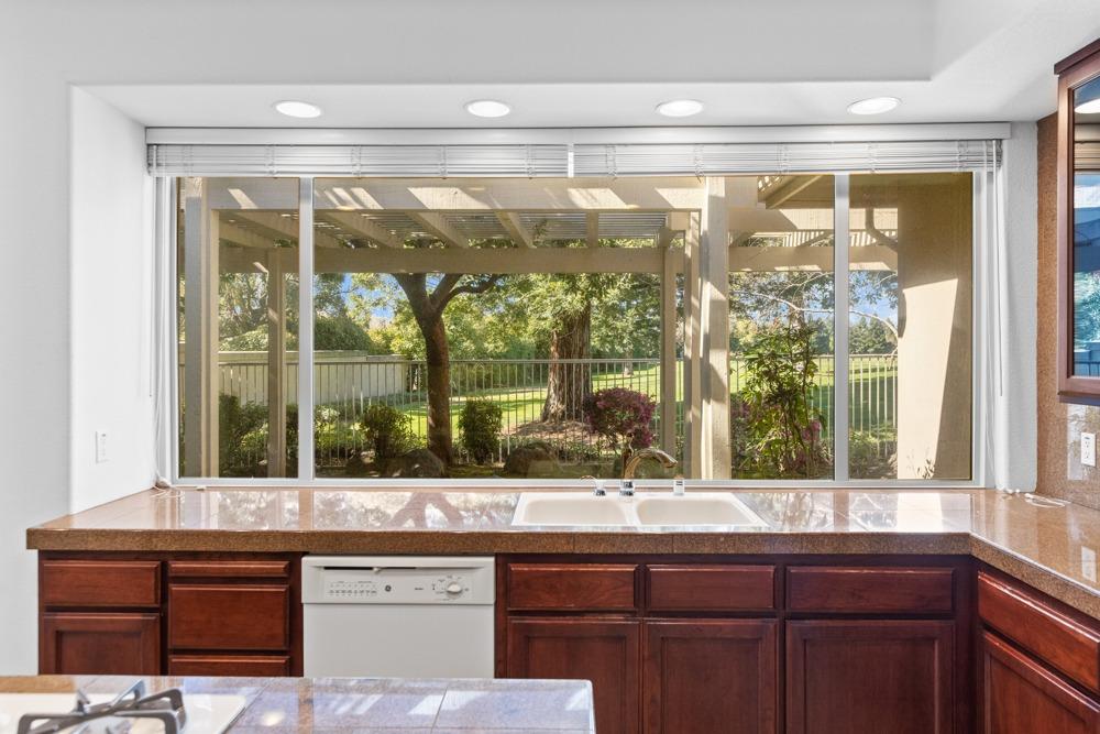 Detail Gallery Image 23 of 56 For 9608 Golf Course Ln, Elk Grove,  CA 95758 - 2 Beds | 2 Baths