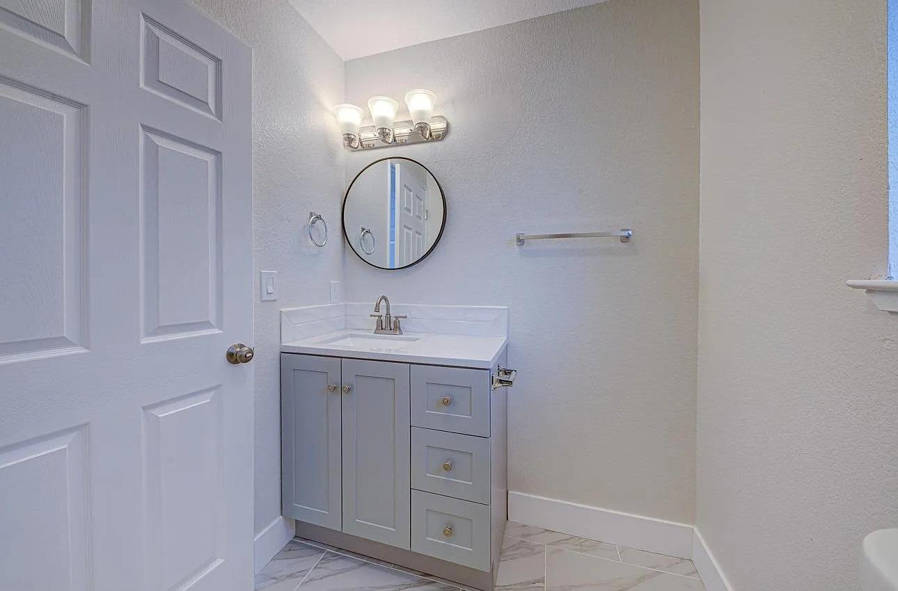 Detail Gallery Image 14 of 20 For 33 Deer St #7,  Salinas,  CA 93906 - 3 Beds | 2/1 Baths