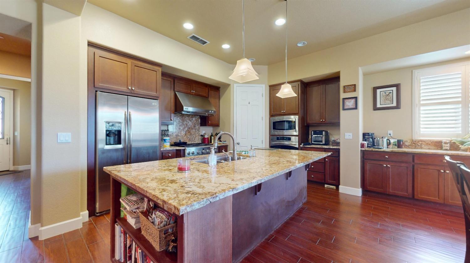 Detail Gallery Image 11 of 35 For 804 Freedom Point Way, Manteca,  CA 95336 - 3 Beds | 2/1 Baths