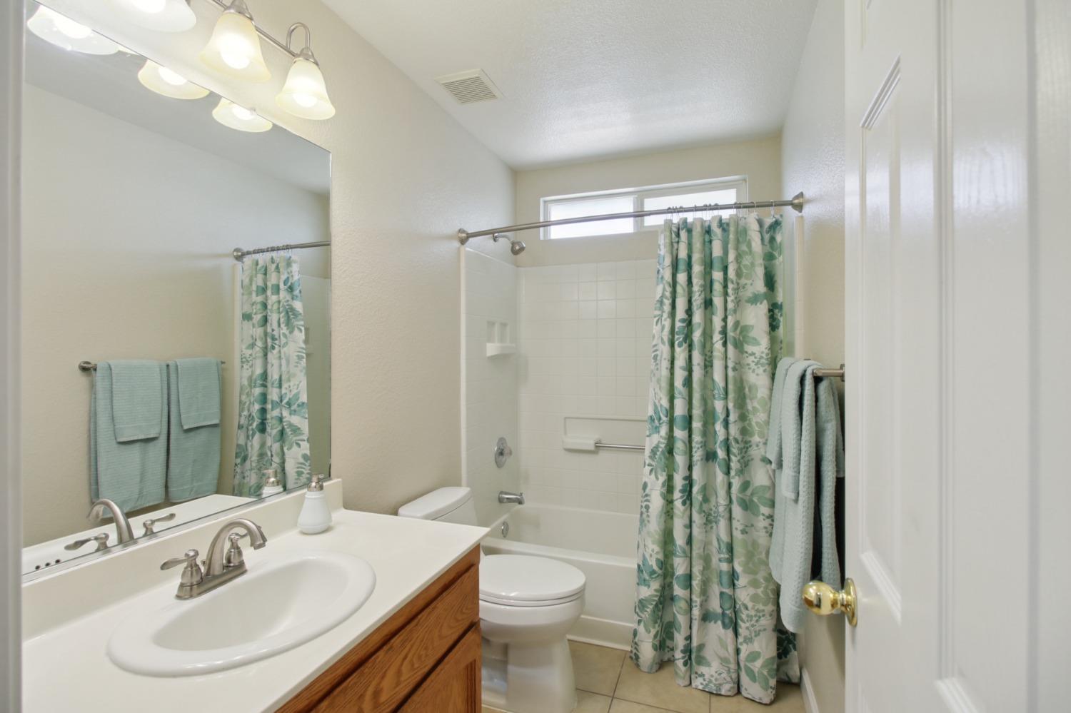Detail Gallery Image 34 of 57 For 10092 Teddington Way, Elk Grove,  CA 95624 - 3 Beds | 2 Baths