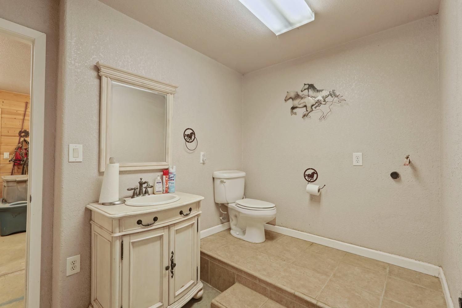 Detail Gallery Image 56 of 63 For 22947 N Samra Hayer Ln, Acampo,  CA 95220 - 4 Beds | 2/1 Baths
