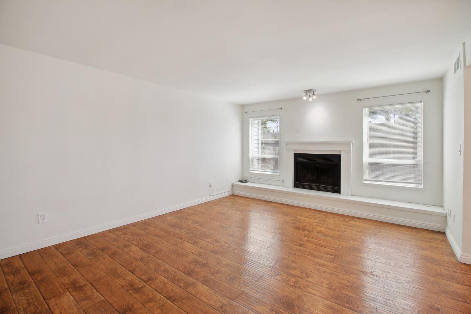 Photo #8: 225057692 Listing: Photo #8