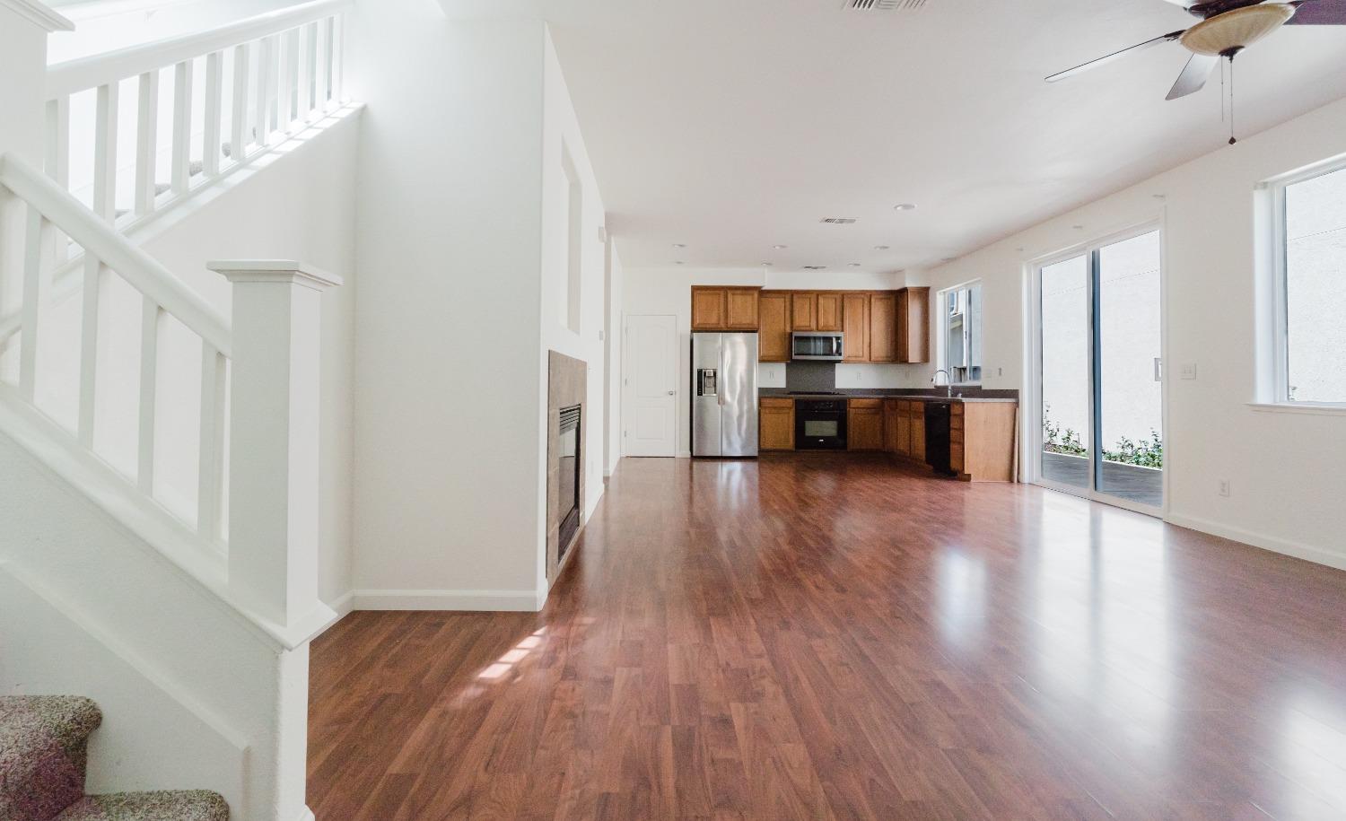 Detail Gallery Image 4 of 25 For 10931 Dutch Tulip Dr, Stockton,  CA 95209 - 4 Beds | 2/1 Baths
