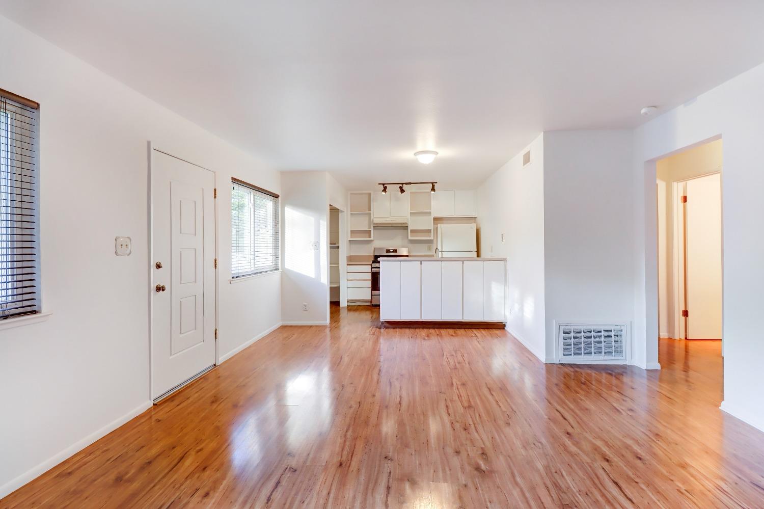 Detail Gallery Image 9 of 22 For 1914 El Paso Ave #1,  Davis,  CA 95618 - 2 Beds | 1 Baths
