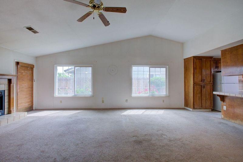 Detail Gallery Image 3 of 32 For 820 Olivewood Dr, Los Banos,  CA 93635 - 3 Beds | 2 Baths