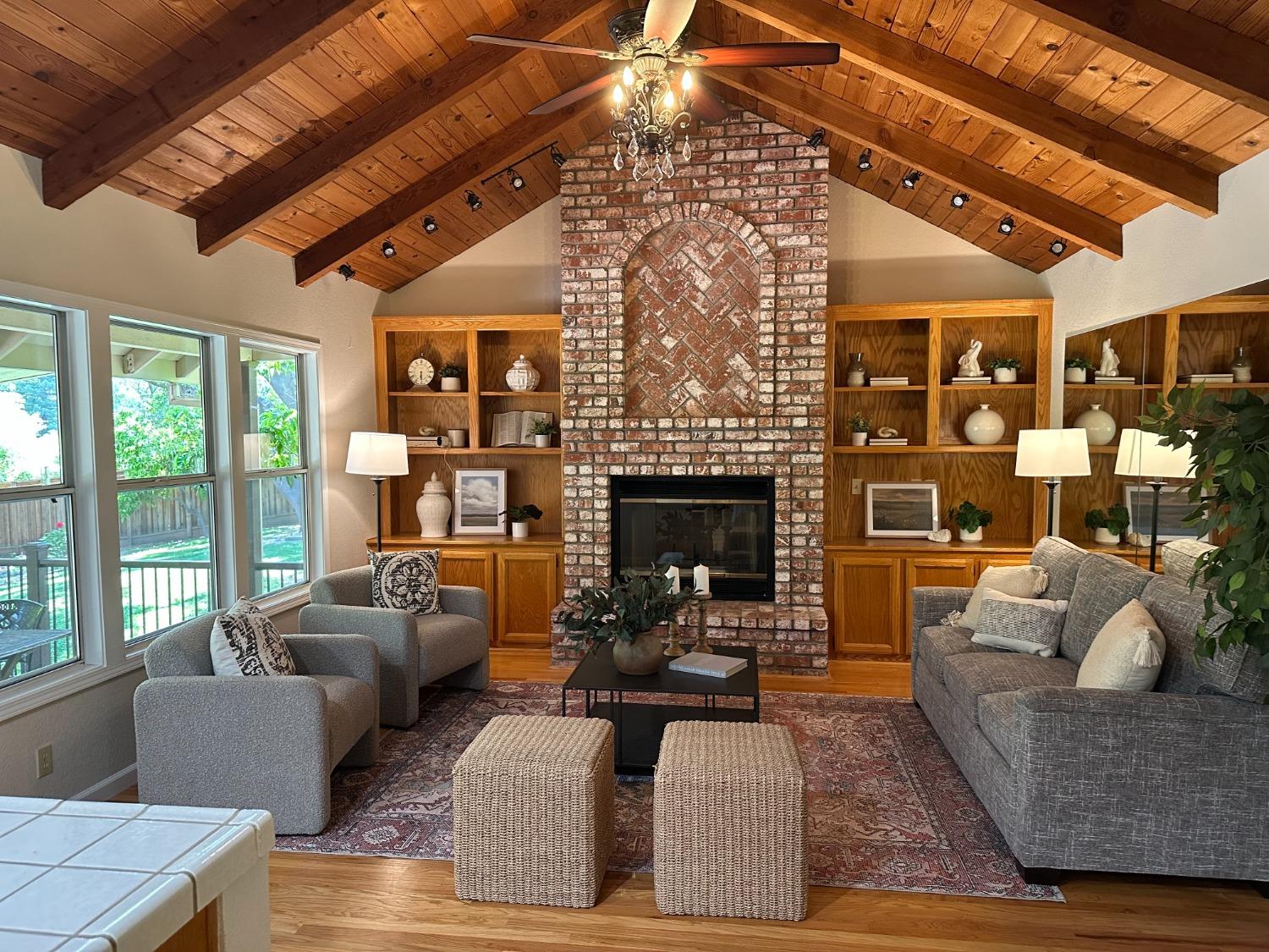Detail Gallery Image 12 of 38 For 8462 Hialeah Way, Fair Oaks,  CA 95628 - 4 Beds | 3 Baths