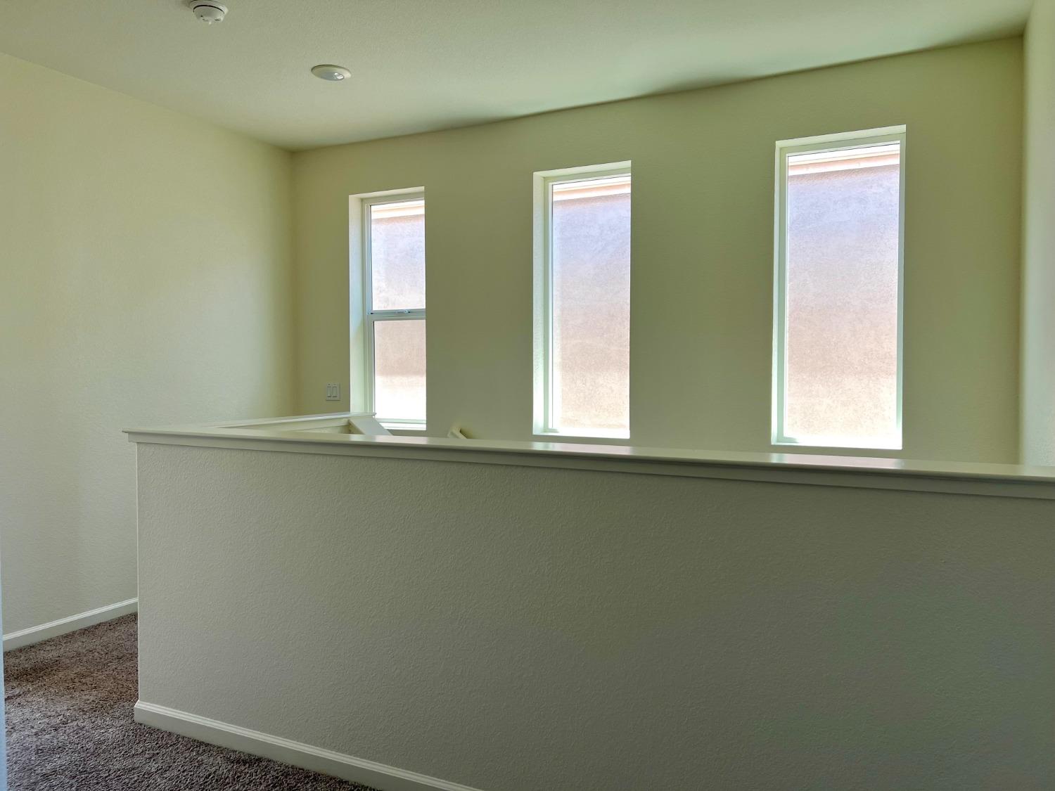 Detail Gallery Image 10 of 29 For 2542 Natomas Crossing Dr, Sacramento,  CA 95834 - 3 Beds | 2/1 Baths