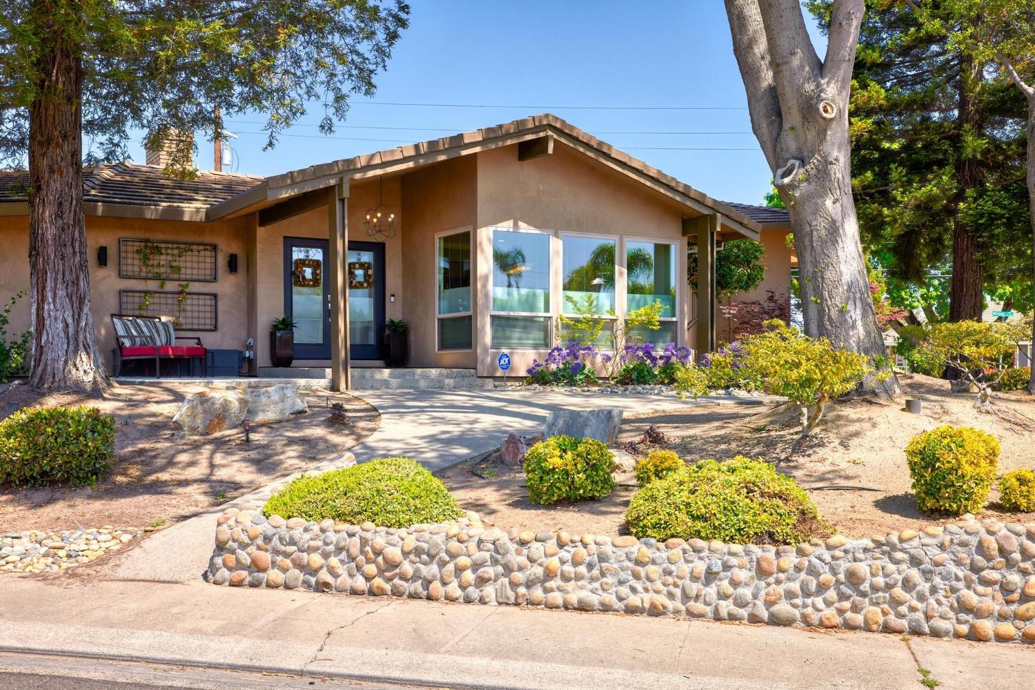 Detail Gallery Image 10 of 65 For 23271 S Pebble Beach Ln, Ripon,  CA 95366 - 3 Beds | 3 Baths