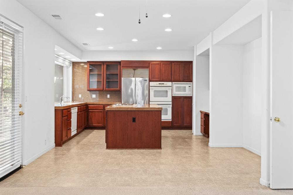 Detail Gallery Image 19 of 56 For 9608 Golf Course Ln, Elk Grove,  CA 95758 - 2 Beds | 2 Baths