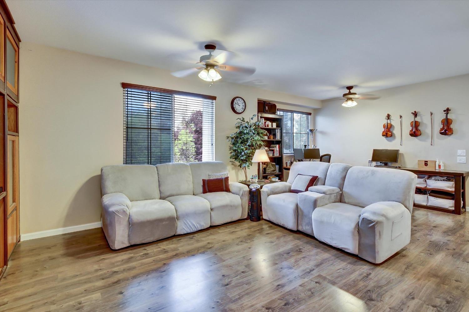 Detail Gallery Image 26 of 65 For 9500 Chicory Field Way, Elk Grove,  CA 95624 - 5 Beds | 4 Baths
