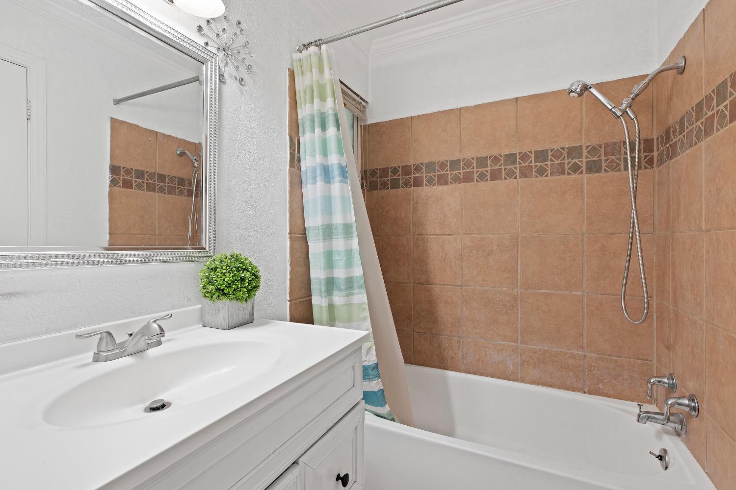 Detail Gallery Image 12 of 24 For 2009 Carver Rd, Modesto,  CA 95350 - 3 Beds | 2 Baths