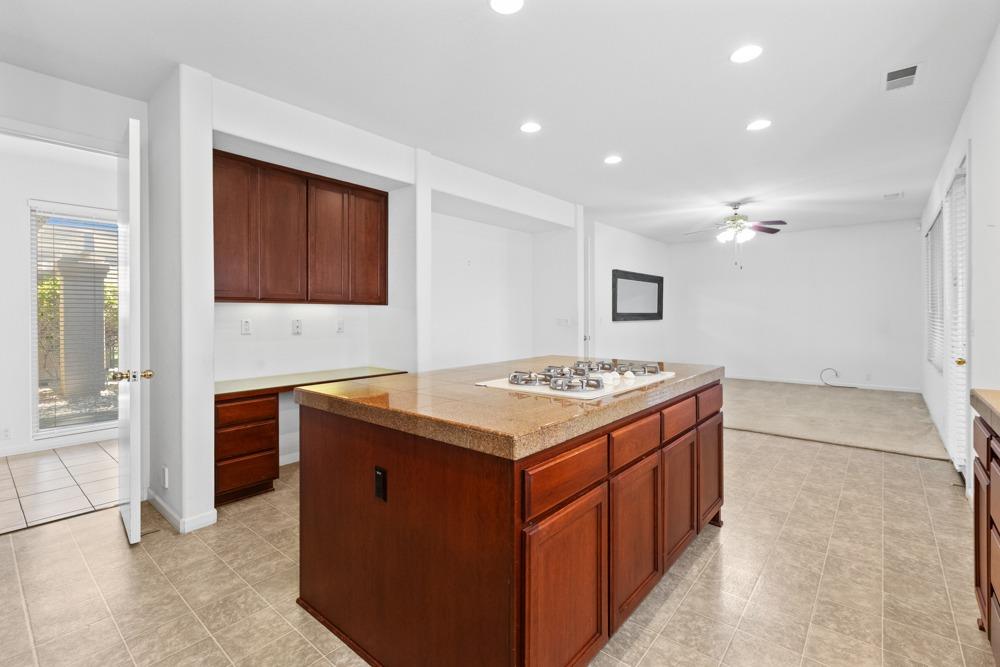 Detail Gallery Image 24 of 56 For 9608 Golf Course Ln, Elk Grove,  CA 95758 - 2 Beds | 2 Baths