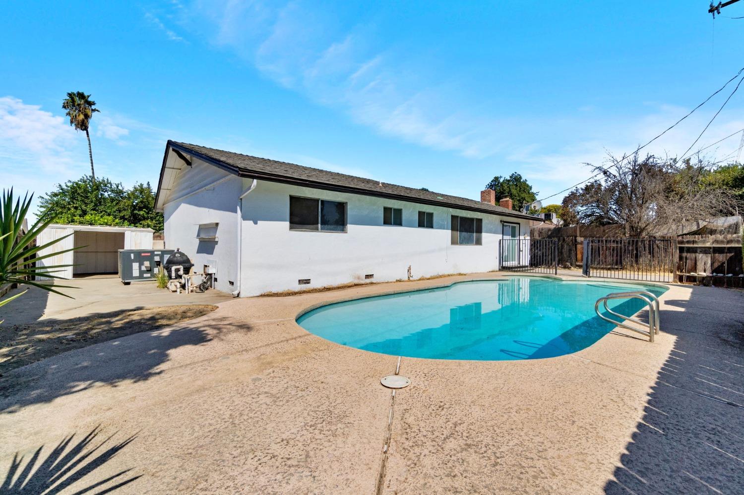 Detail Gallery Image 31 of 39 For 2738 S Fairway Ct, Visalia,  CA 93277 - 4 Beds | 2/1 Baths
