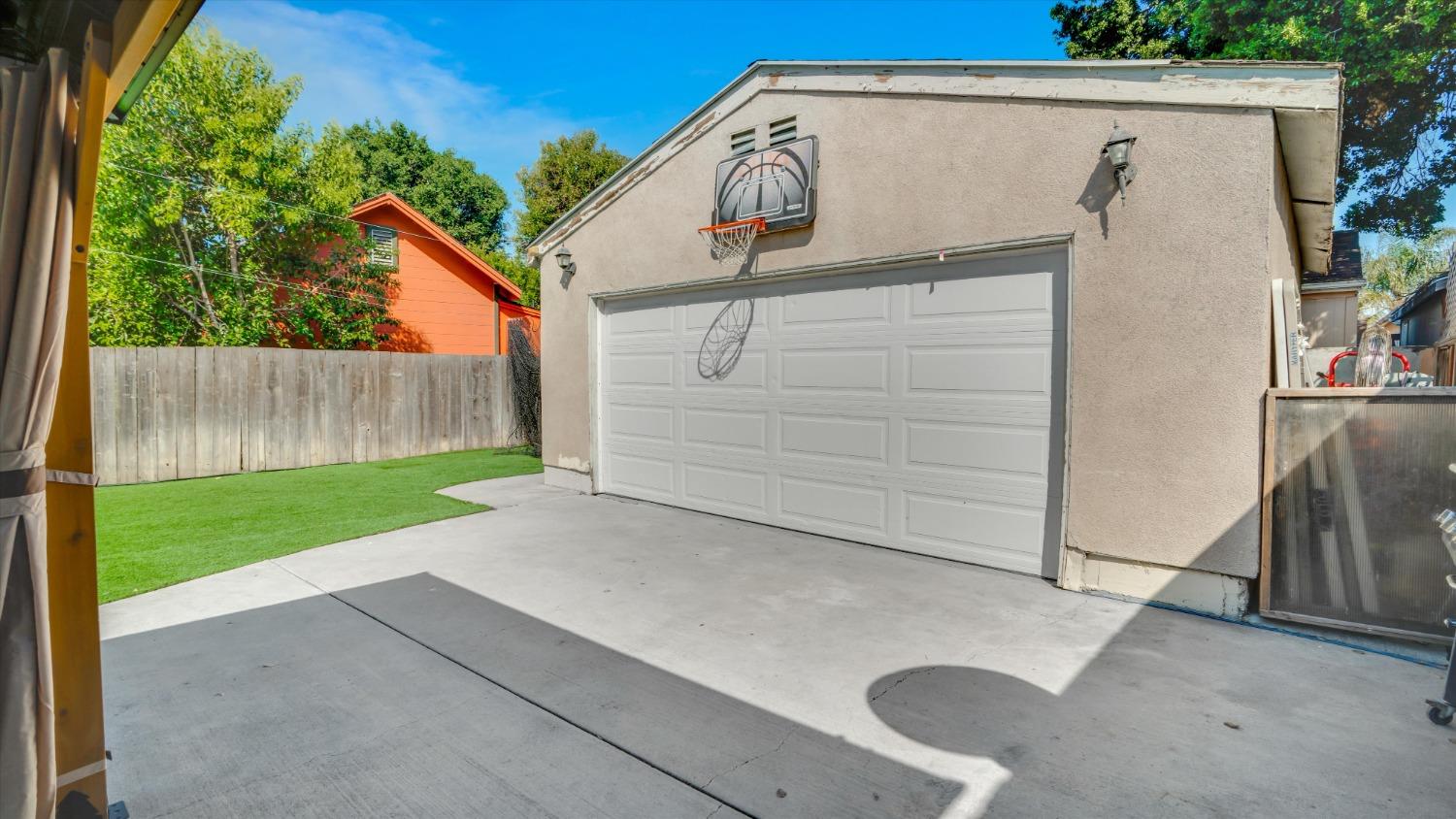Detail Gallery Image 18 of 19 For 1175 Whitton Ave, San Jose,  CA 95116 - 3 Beds | 3 Baths
