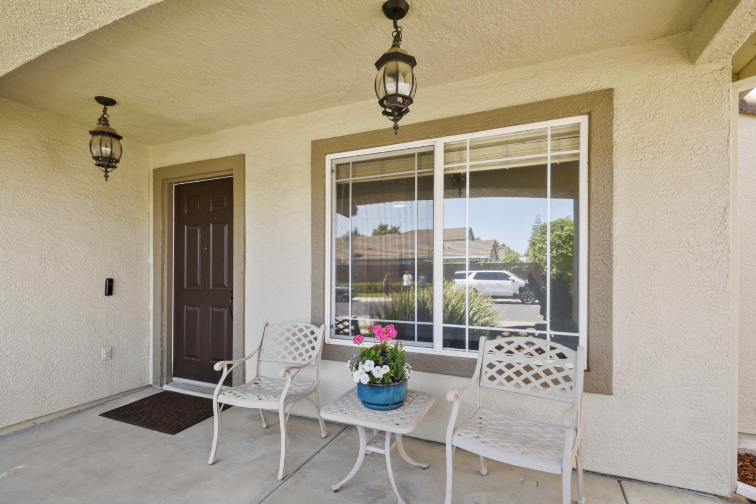 Detail Gallery Image 5 of 57 For 10092 Teddington Way, Elk Grove,  CA 95624 - 3 Beds | 2 Baths