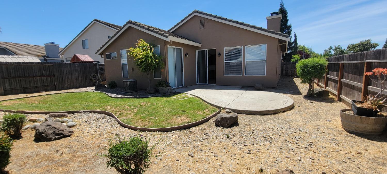 Detail Gallery Image 2 of 13 For 8239 Leesburg Way, Elk Grove,  CA 95624 - 3 Beds | 2 Baths