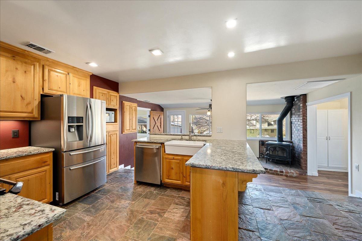 Detail Gallery Image 11 of 74 For 2673 Stone Ln, Placerville,  CA 95667 - 4 Beds | 3/1 Baths