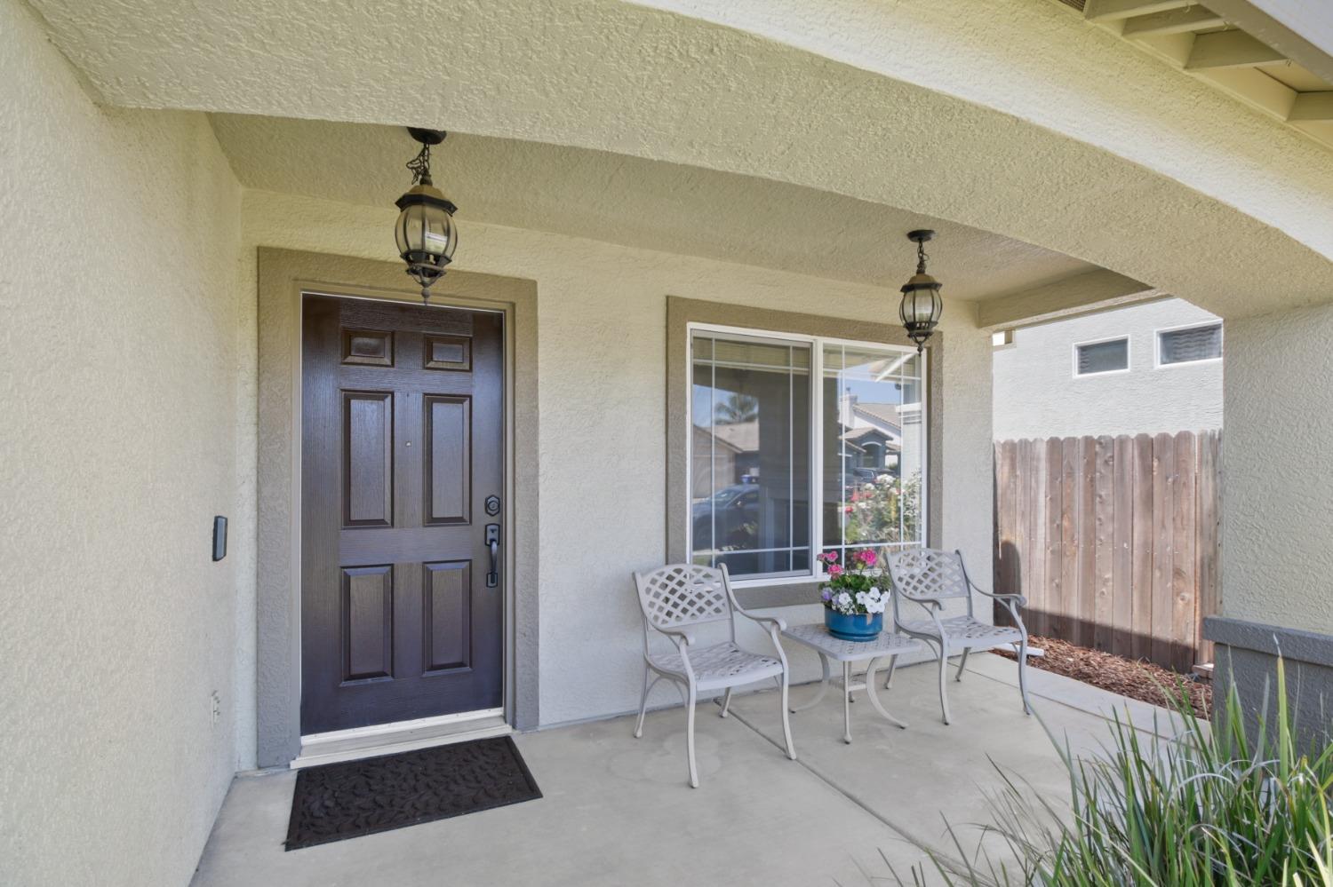 Detail Gallery Image 6 of 57 For 10092 Teddington Way, Elk Grove,  CA 95624 - 3 Beds | 2 Baths