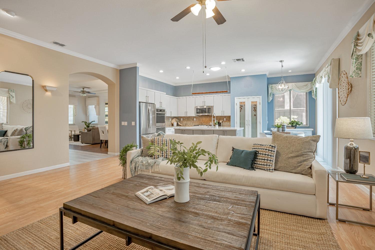 Detail Gallery Image 2 of 26 For 9505 Emerald Cove Ln, Elk Grove,  CA 95758 - 3 Beds | 2 Baths