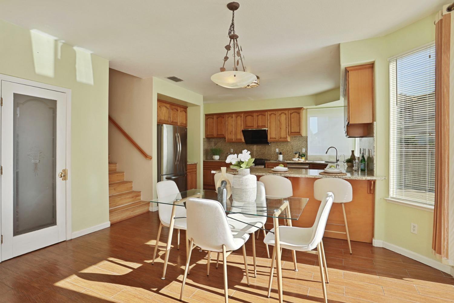 Detail Gallery Image 16 of 65 For 9572 Crystal Water Way, Elk Grove,  CA 95624 - 6 Beds | 4/1 Baths