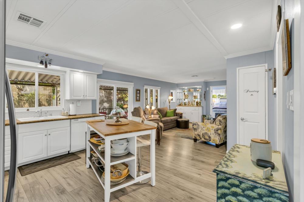 Detail Gallery Image 11 of 63 For 198 Shadowbrook Dr, Folsom,  CA 95630 - 2 Beds | 2 Baths