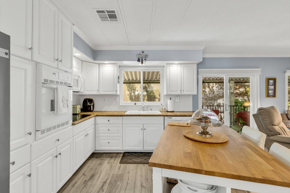 Detail Gallery Image 12 of 63 For 198 Shadowbrook Dr, Folsom,  CA 95630 - 2 Beds | 2 Baths