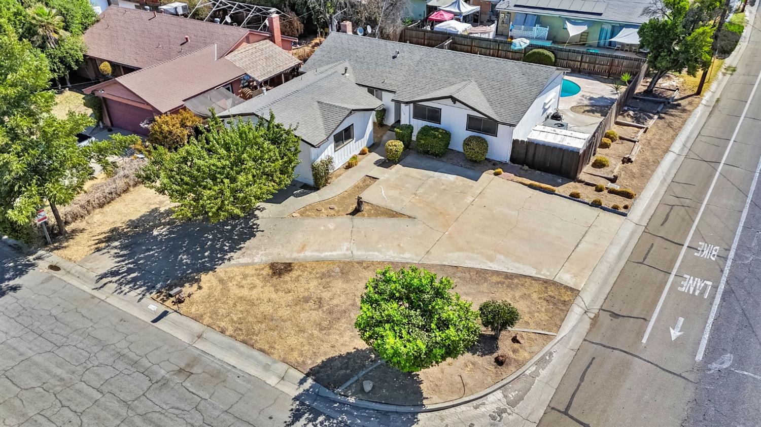 Detail Gallery Image 34 of 39 For 2738 S Fairway Ct, Visalia,  CA 93277 - 4 Beds | 2/1 Baths