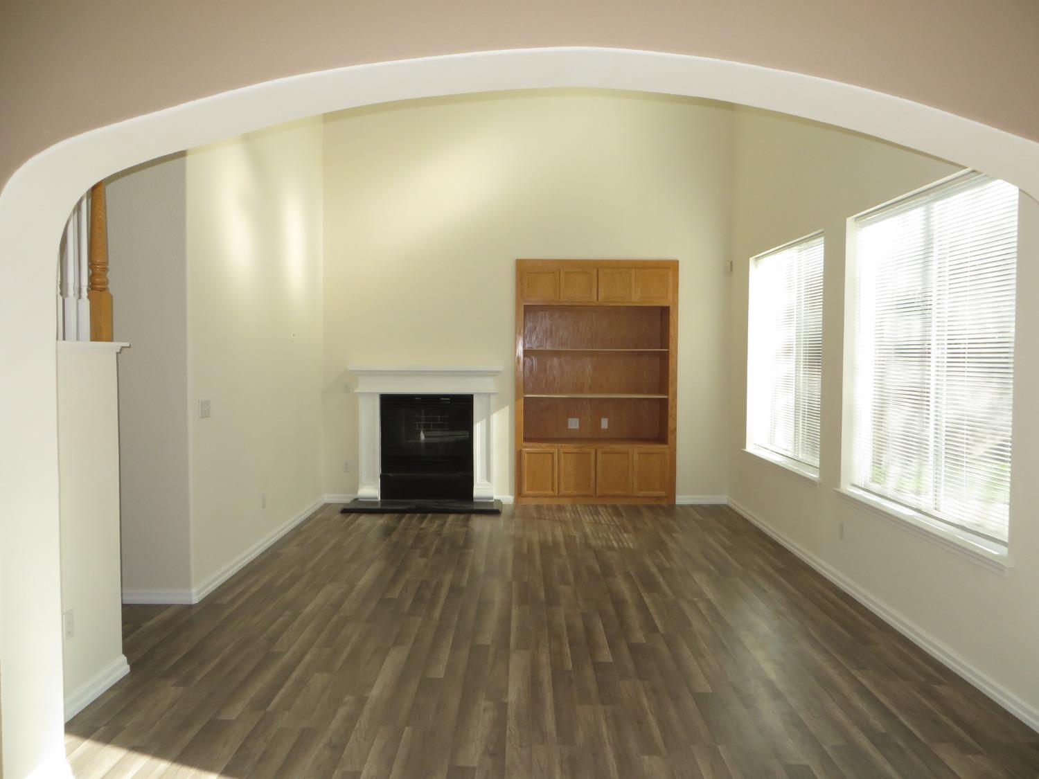 Detail Gallery Image 5 of 17 For 2120 Lonnie Beck Way, Stockton,  CA 95209 - 4 Beds | 2/1 Baths