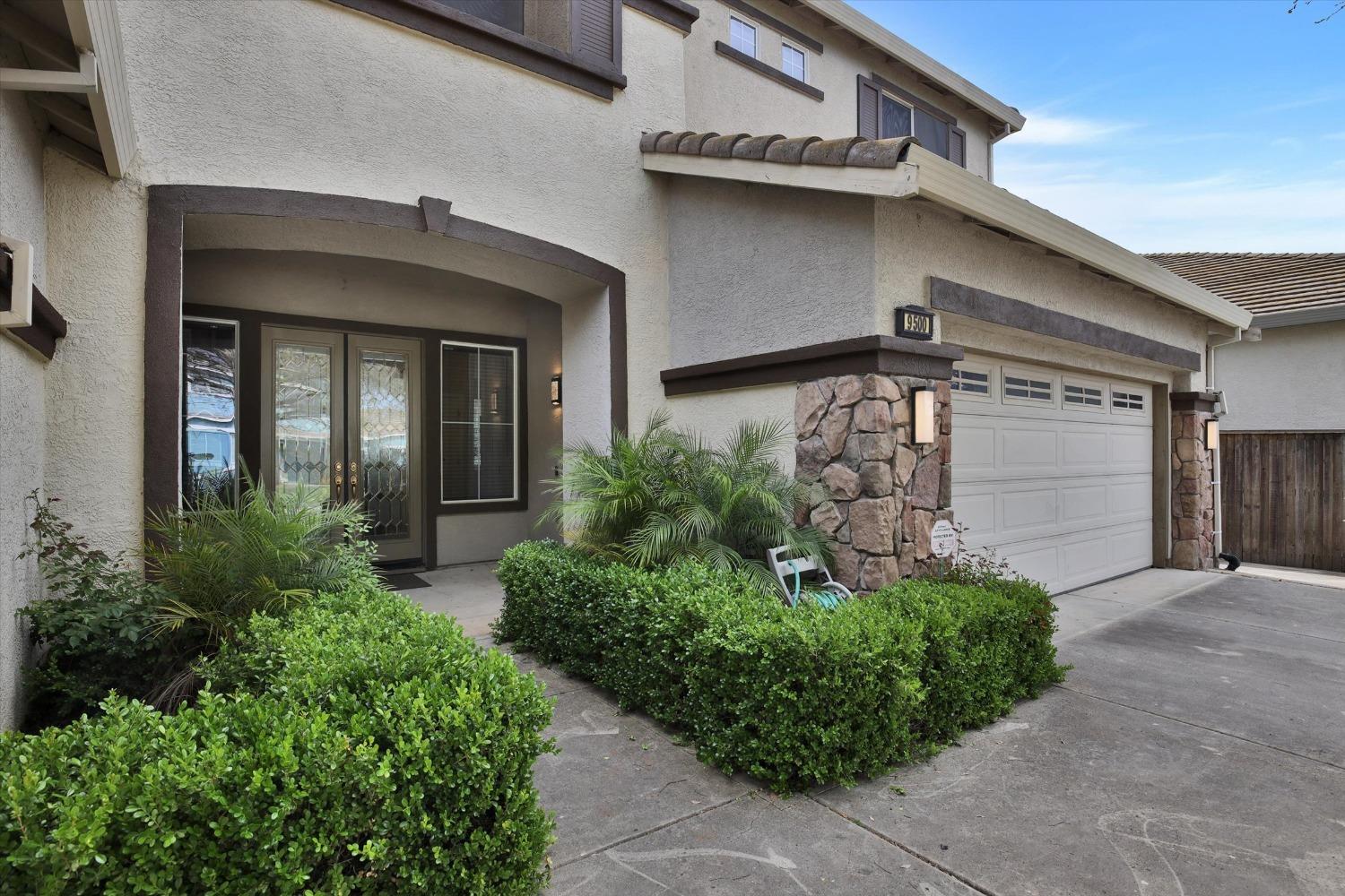 Detail Gallery Image 5 of 65 For 9500 Chicory Field Way, Elk Grove,  CA 95624 - 5 Beds | 4 Baths