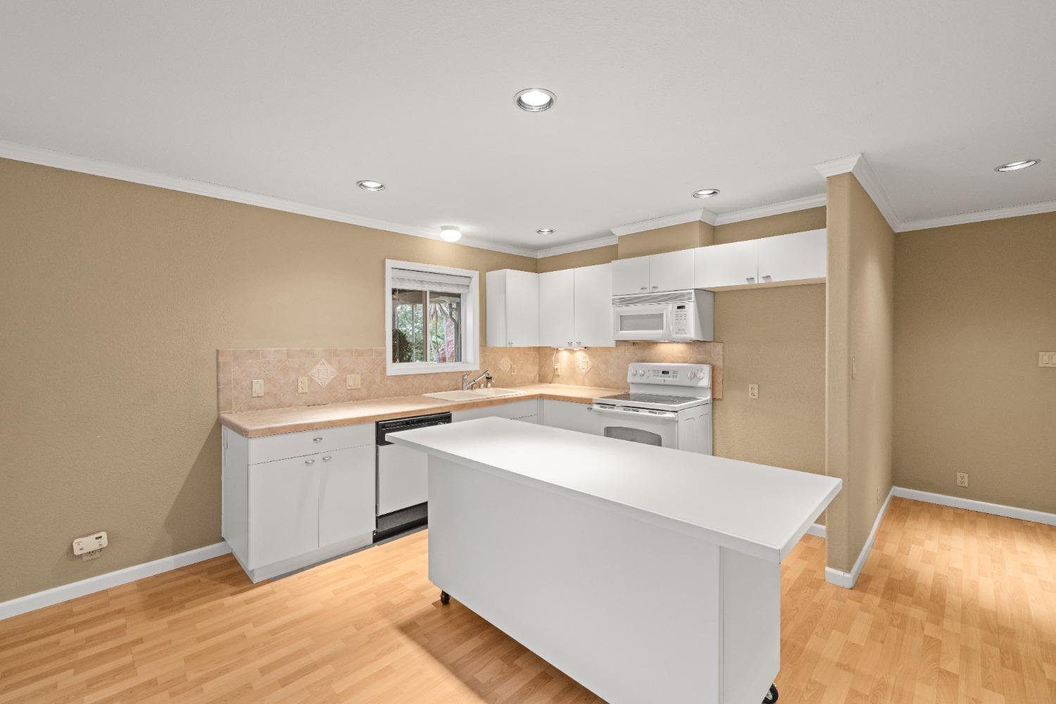 Detail Gallery Image 34 of 69 For 2060 Onion Flat, Cool,  CA 95614 - 4 Beds | 3 Baths