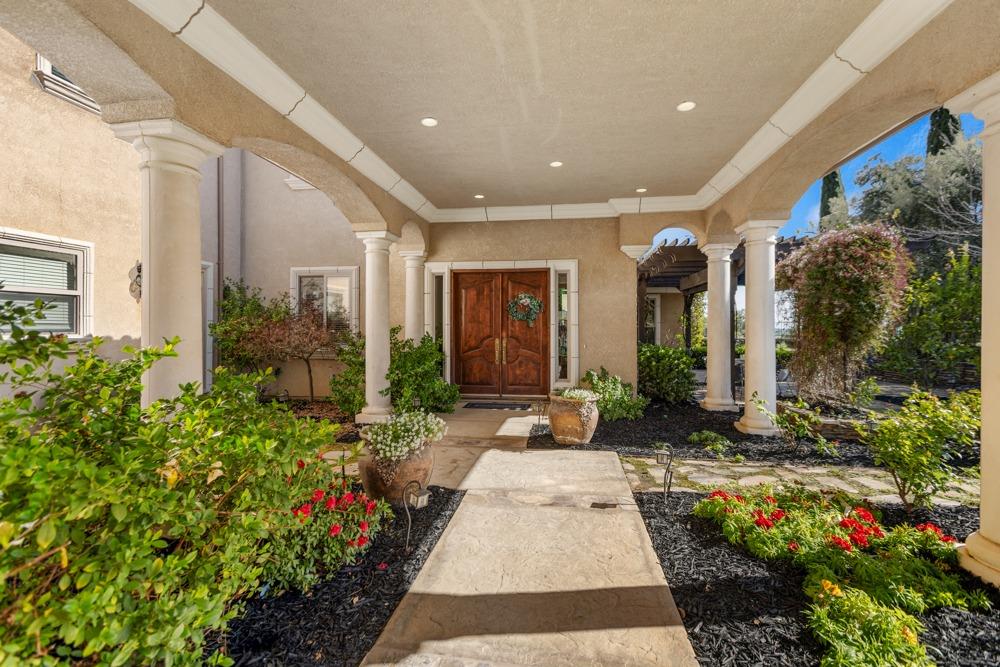Detail Gallery Image 8 of 65 For 7543 Old Pear Hill Ln, Penryn,  CA 95663 - 5 Beds | 4/2 Baths