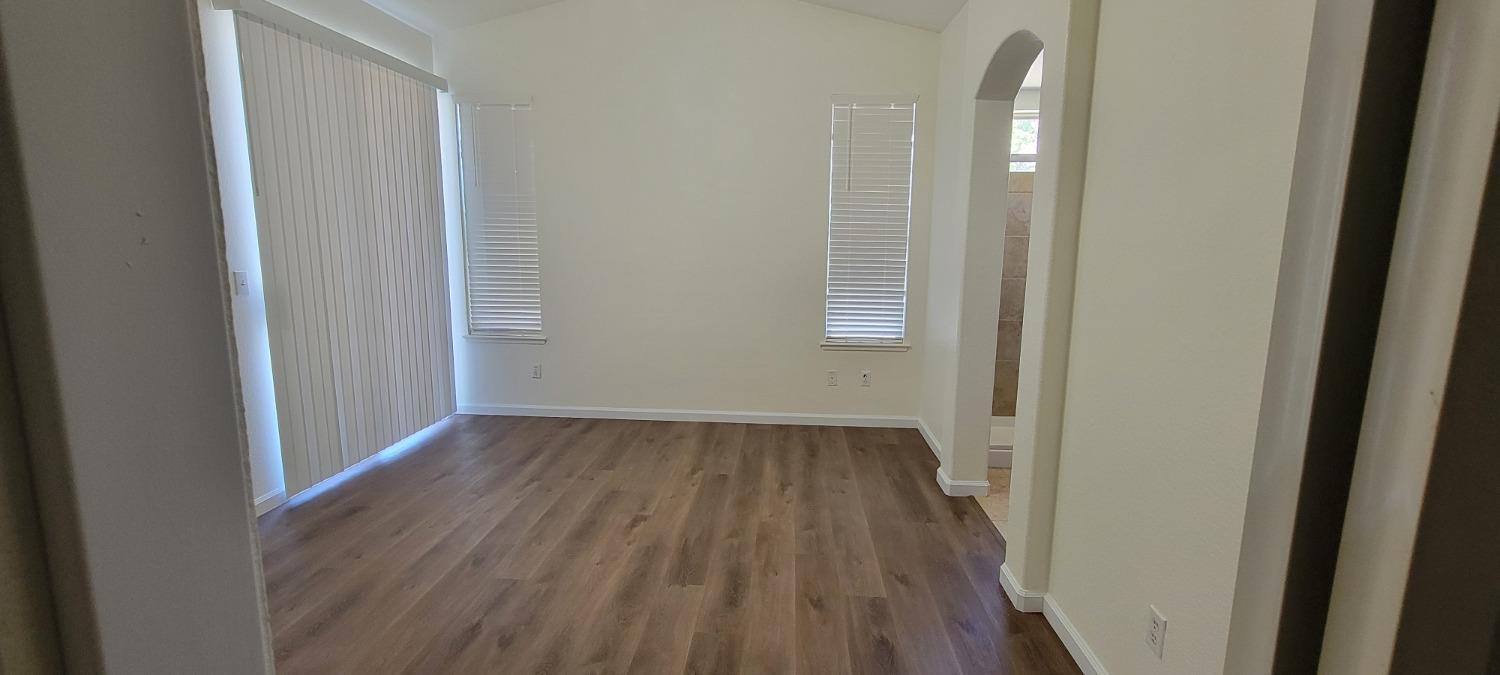 Detail Gallery Image 12 of 13 For 8239 Leesburg Way, Elk Grove,  CA 95624 - 3 Beds | 2 Baths