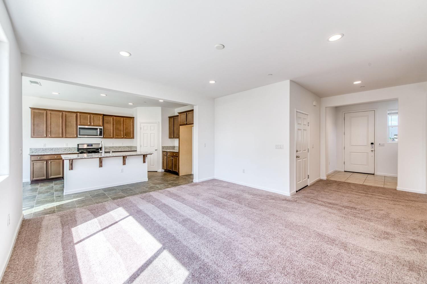 Detail Gallery Image 9 of 47 For 2785 N Schneider Ave, Fresno,  CA 93737 - 4 Beds | 3 Baths