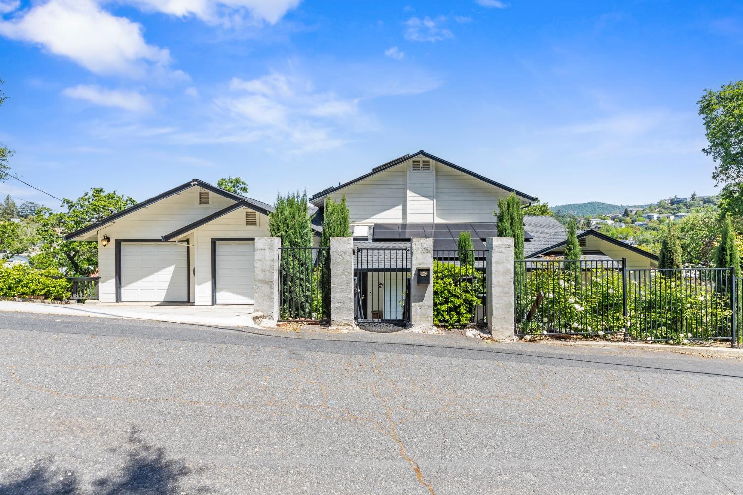 Detail Gallery Image 1 of 65 For 100 W Church Ln, Sonora,  CA 95370 - 4 Beds | 4 Baths