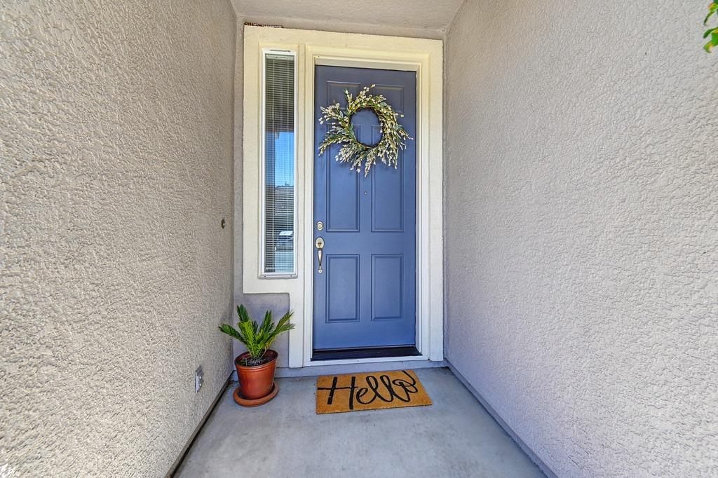 Detail Gallery Image 4 of 49 For 3532 Nouveau Way, Rancho Cordova,  CA 95670 - 4 Beds | 3 Baths