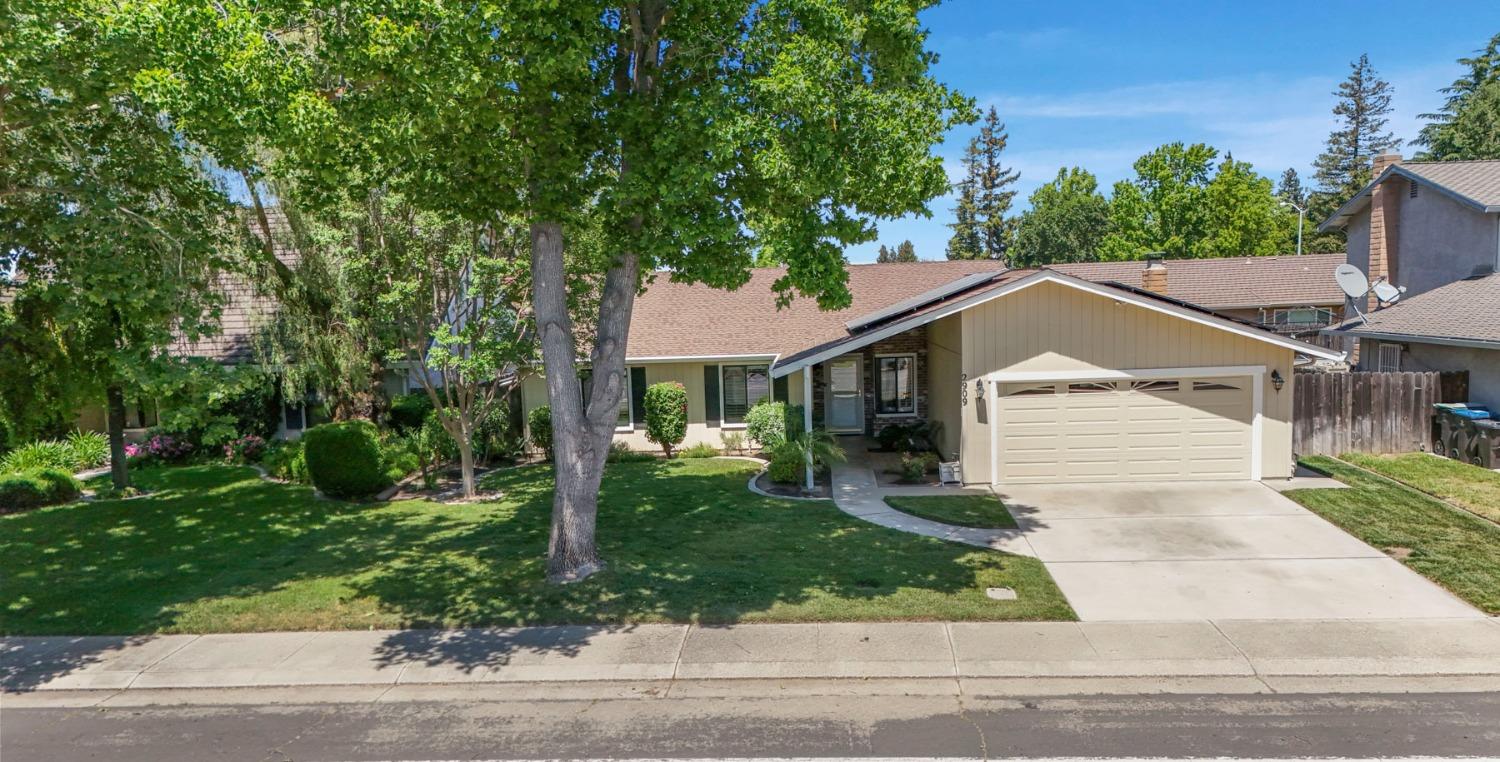 Detail Gallery Image 3 of 62 For 2909 Estate Dr, Stockton,  CA 95209 - 4 Beds | 2 Baths