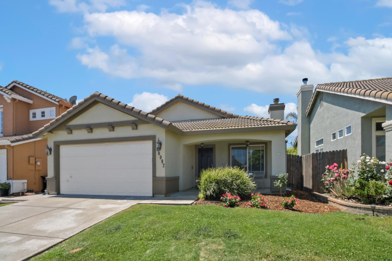 Detail Gallery Image 3 of 57 For 10092 Teddington Way, Elk Grove,  CA 95624 - 3 Beds | 2 Baths