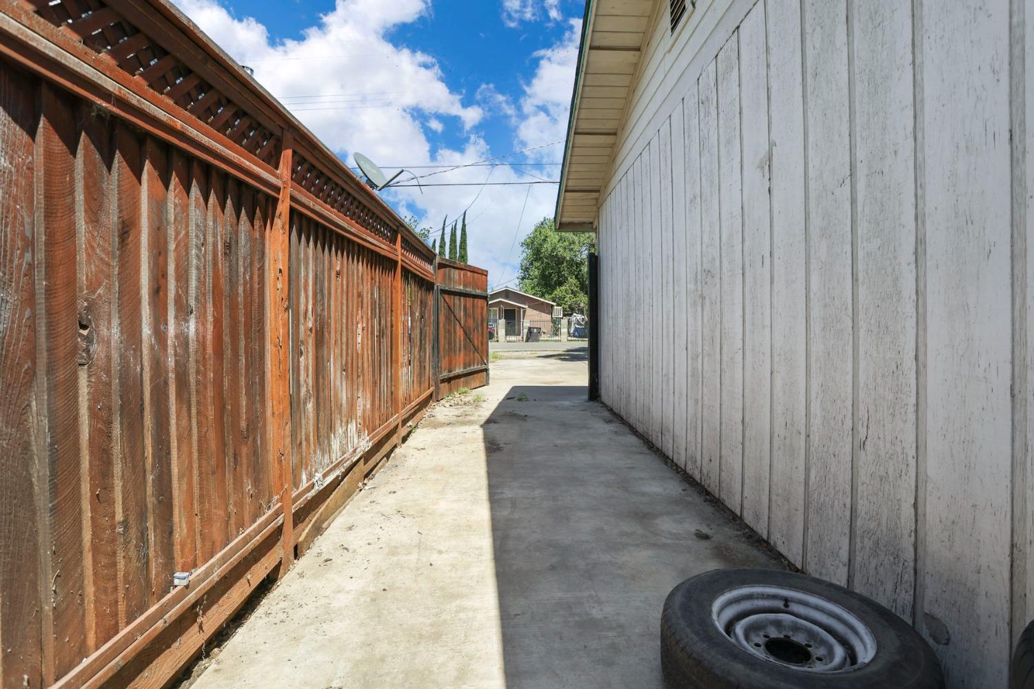 Detail Gallery Image 34 of 40 For 133 S Carroll Ave, Stockton,  CA 95215 - 3 Beds | 2 Baths