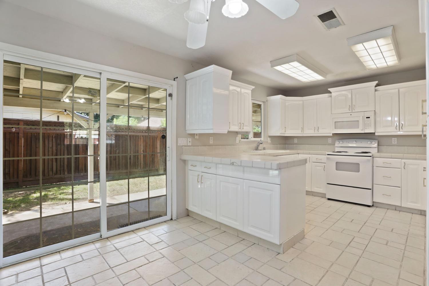 Detail Gallery Image 14 of 40 For 133 S Carroll Ave, Stockton,  CA 95215 - 3 Beds | 2 Baths